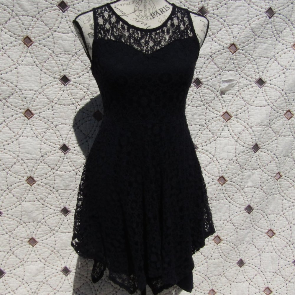 EUC Monteau Sleeveless Navy Lined Lace Dress M